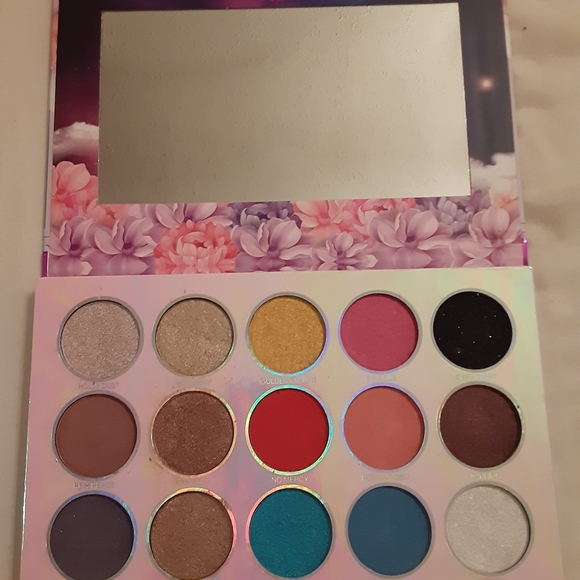 Eyeshadow palette - Picture 2 of 2